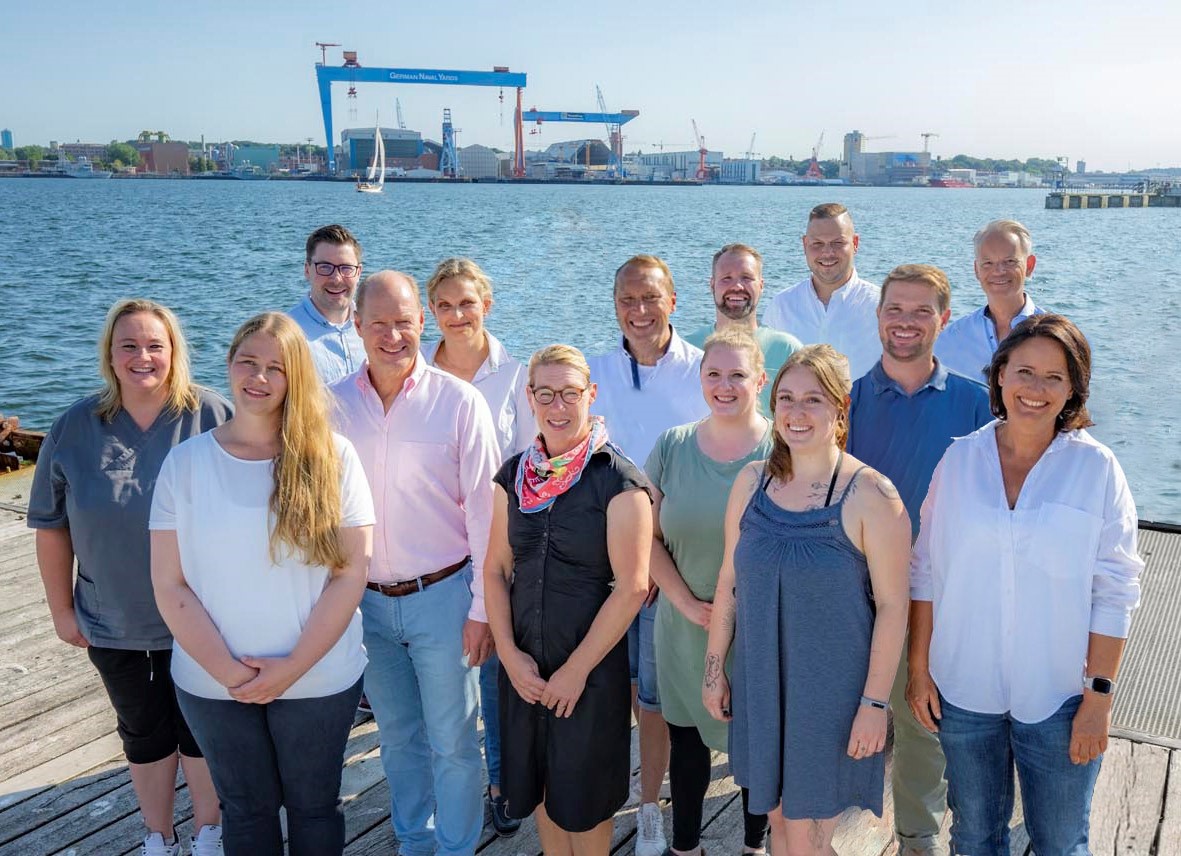 akt! breit aufgestellt